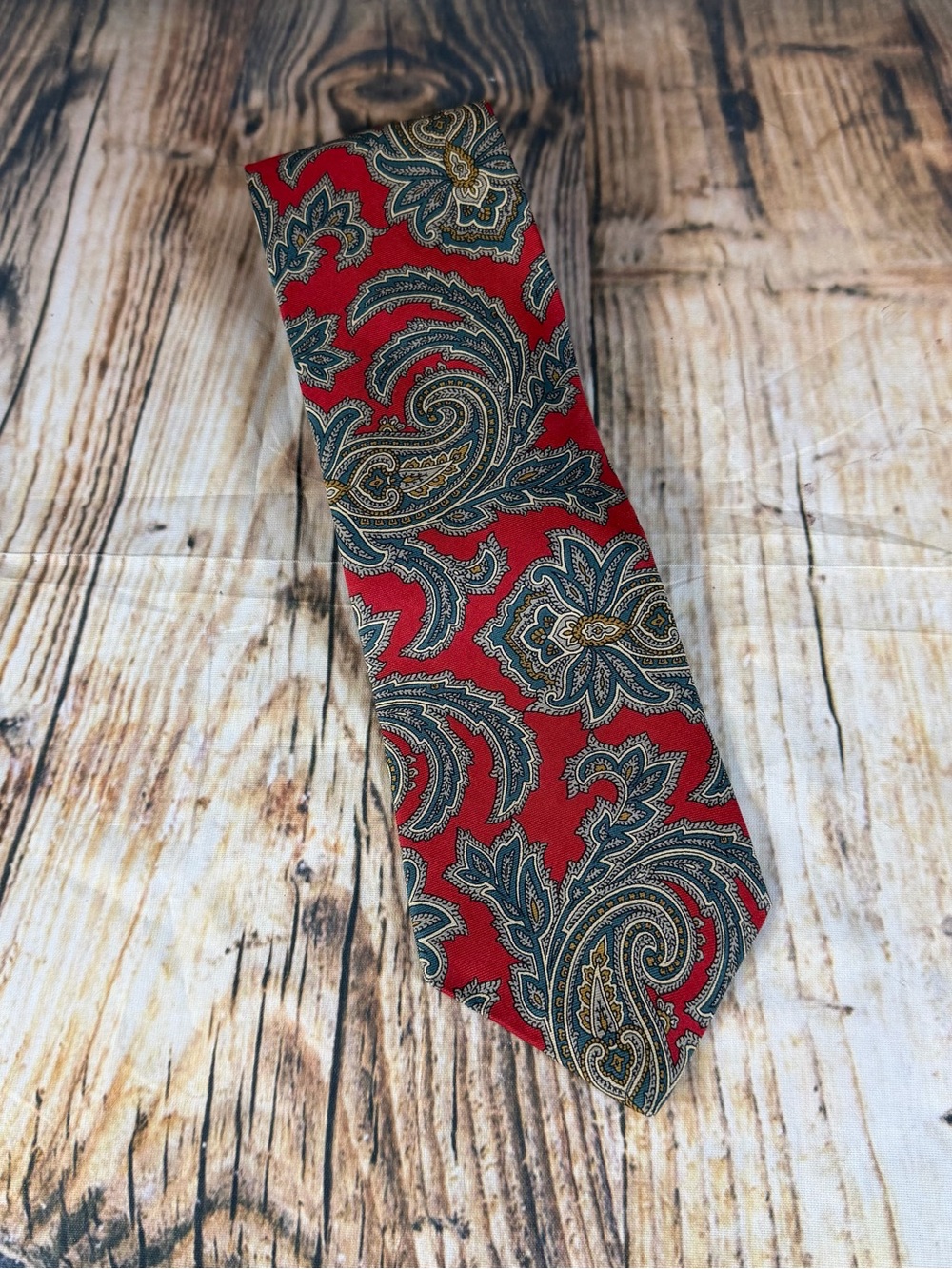 Vintage Hastings Bay Neck Tie 100% Silk Red Paisley Made USA 60” X 3.75” Nice